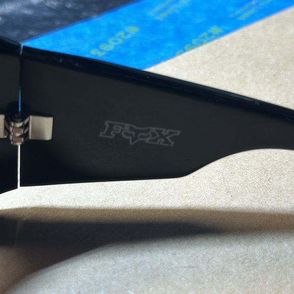 Fox racing “The Story” designed by Oakley - Picture 4 of 5